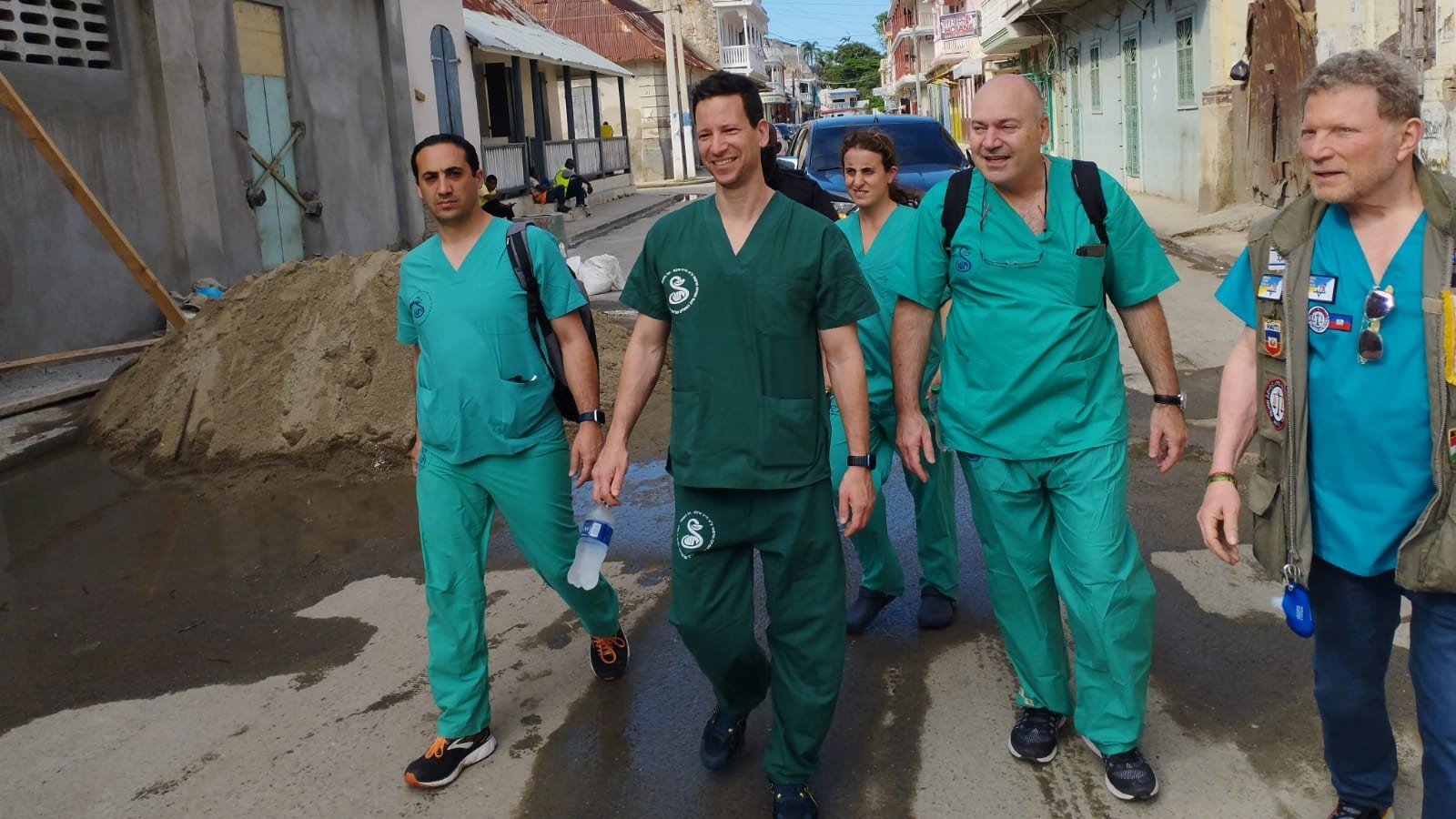 Sheba Medical Center burn experts arriving in Haiti. From far right is Sam Davis, founding director of the Burn Advocates Network (BAN), and to his right is Dr. Josef Haik, director of Israel’s National Burn Center at Sheba. (Sheba Medical Center)