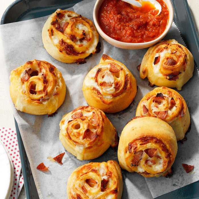Baked Pizza Pinwheels: A Perfect Appetizer for Parties and Gatherings