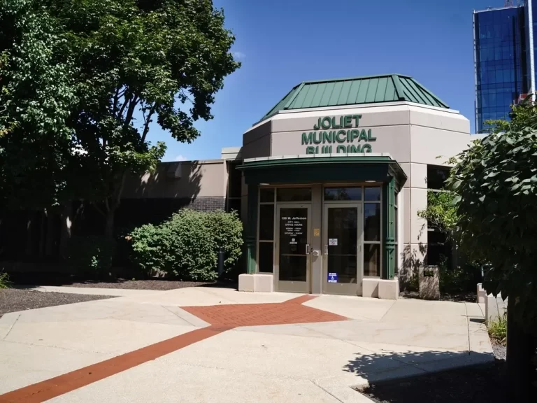 Joliet approves purchase of $820,000 building, council members push back